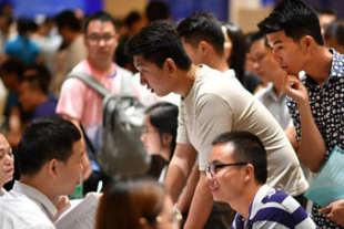 5年で都市部の新規就業者数が約6400万人に