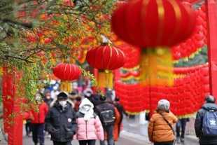レンズの中の中国春節　うさぎ年初日の各地の様子.jpg