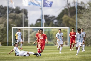 中国青少年サッカー選手　アルゼンチンでトレーニング