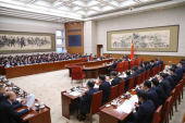 国務院全体会議が政府活動報告草案を議論